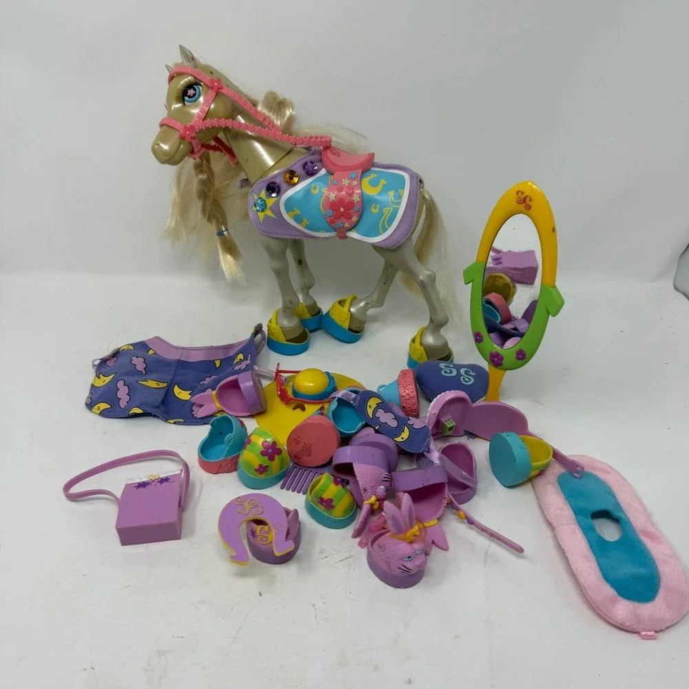 VTG Funrise Sassy Stable Horse and Accessories Lot Tan Purple Blue Yellow